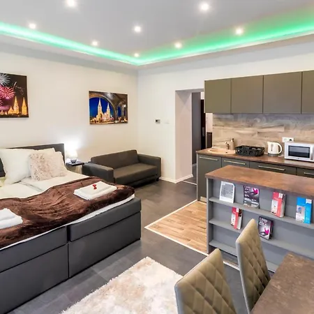 شقة Spotlight Apartmanhaz