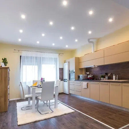 Appartement Spotlight Apartmanhaz