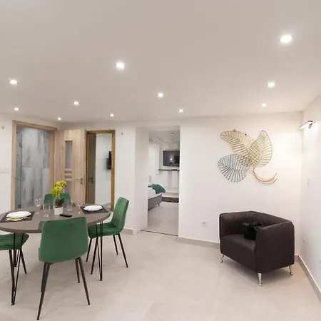 Appartement Spotlight Apartmanhaz *
