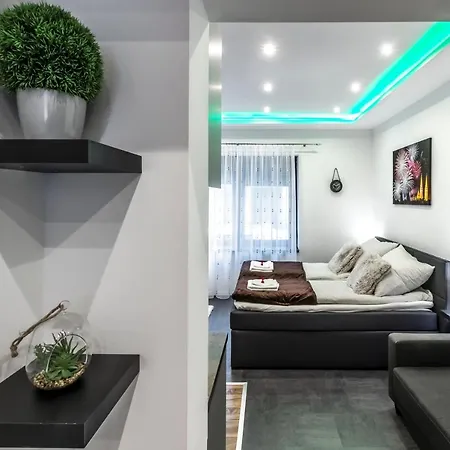 Spotlight Apartmanhaz *