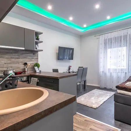 Apartament Spotlight Apartmanhaz